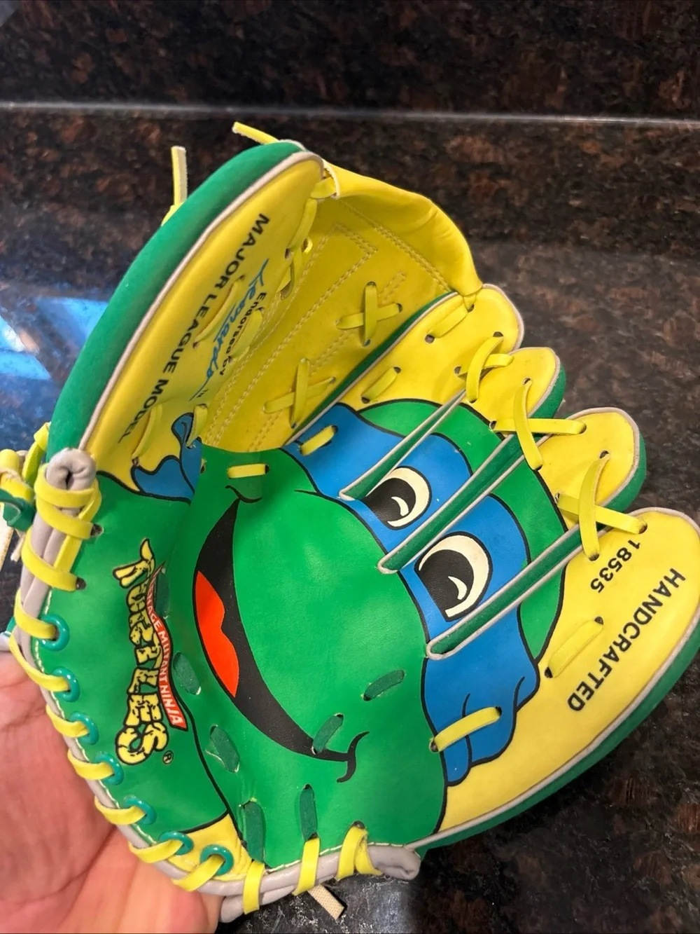 1990 Remco Teenage Mutant Ninja Turtles Leonardo Baseball Glove 18535-VINTAGE